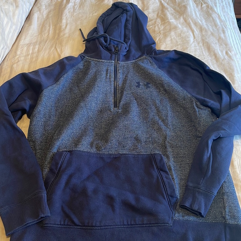 Barely worn Under Armour sweatshirt size XL.
